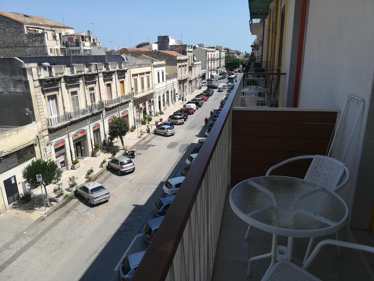 Archinue Apartment Сиракуза Екстериор снимка